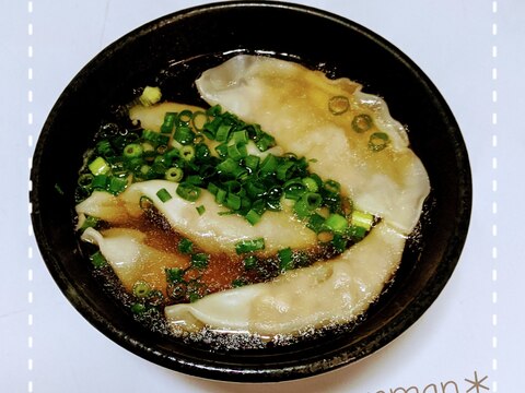 醤油味で、餃子スープ